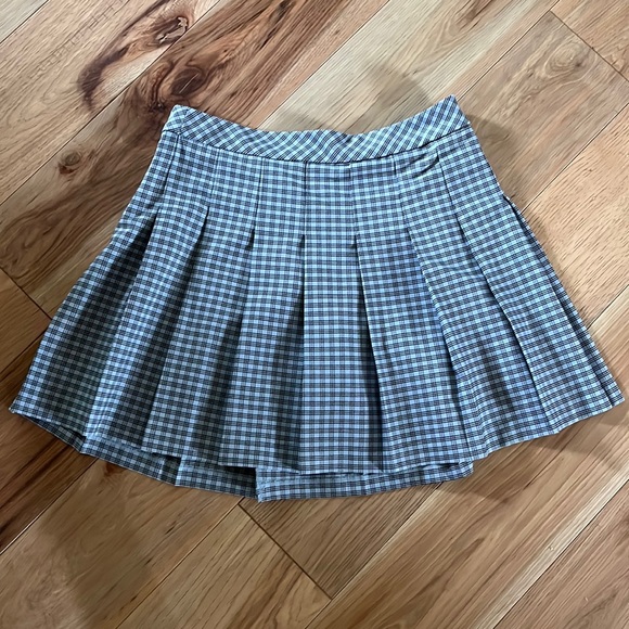 Aritzia Sunday best olive pleated mini skirt - Picture 3 of 3
